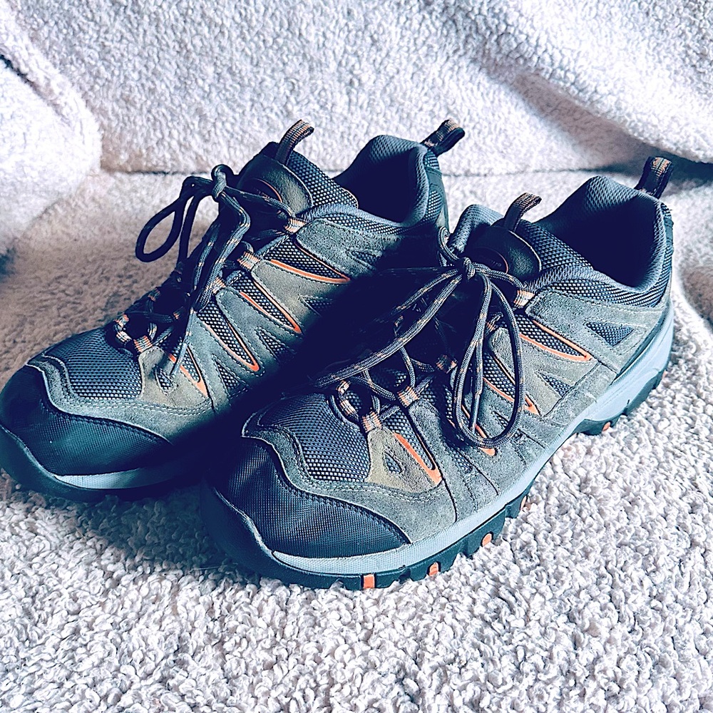 Khombu Men's Outdoor Sneakers with Leather Accents